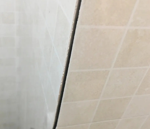 鹿泉瓷砖空鼓维修公司分享阳台瓷砖脱落的修复过程可以分为以下几个步骤