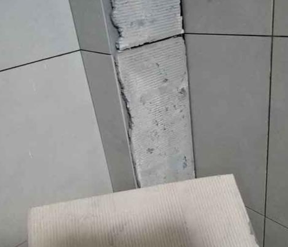 鹿泉瓷砖空鼓维修公司分享下厨房瓷砖脱落的补救措施。